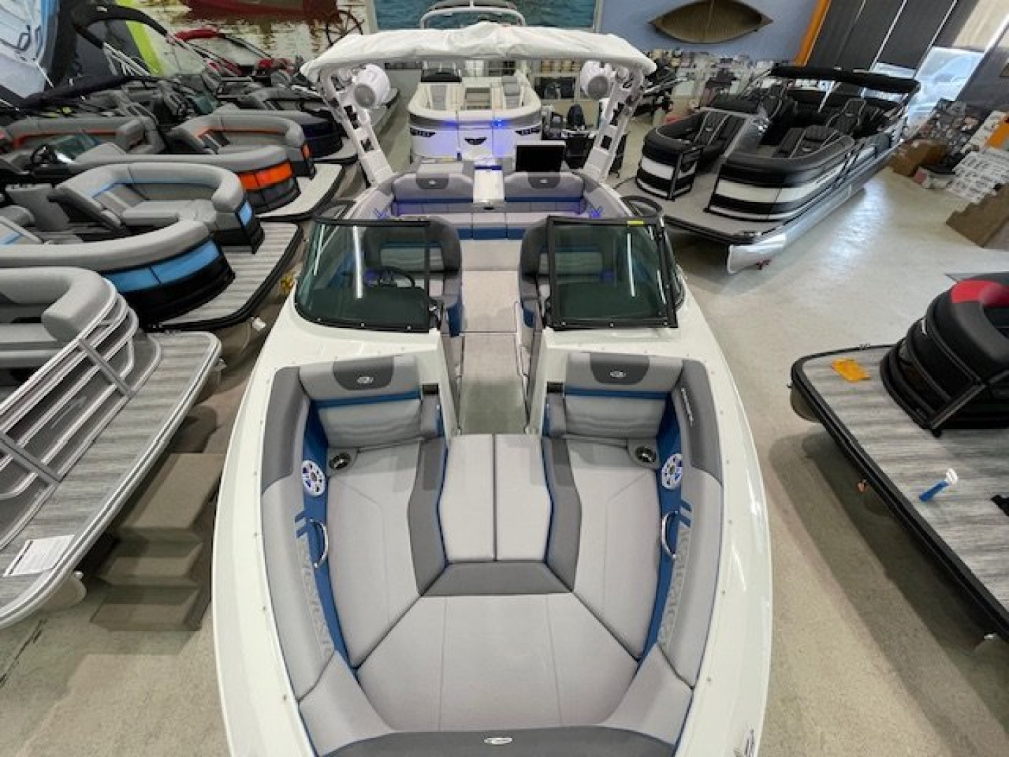 New 2025 Regal Boats LS2 SURF ULITMATE Surf Boat