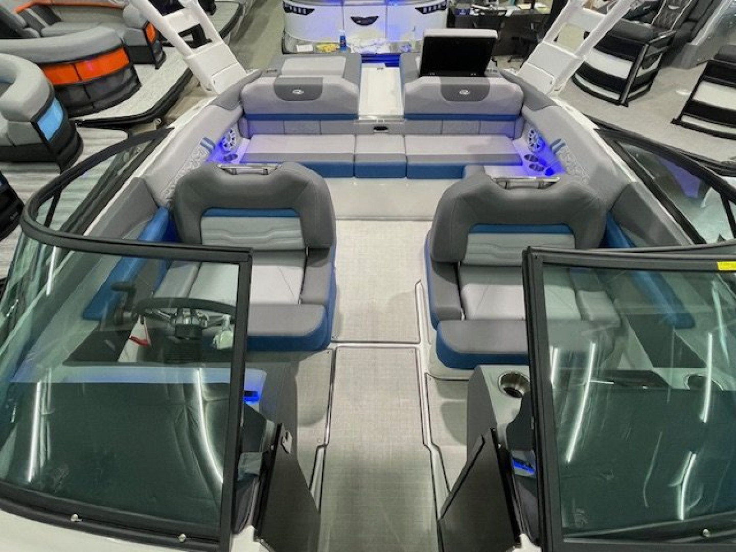 New 2025 Regal Boats LS2 SURF ULITMATE Surf Boat