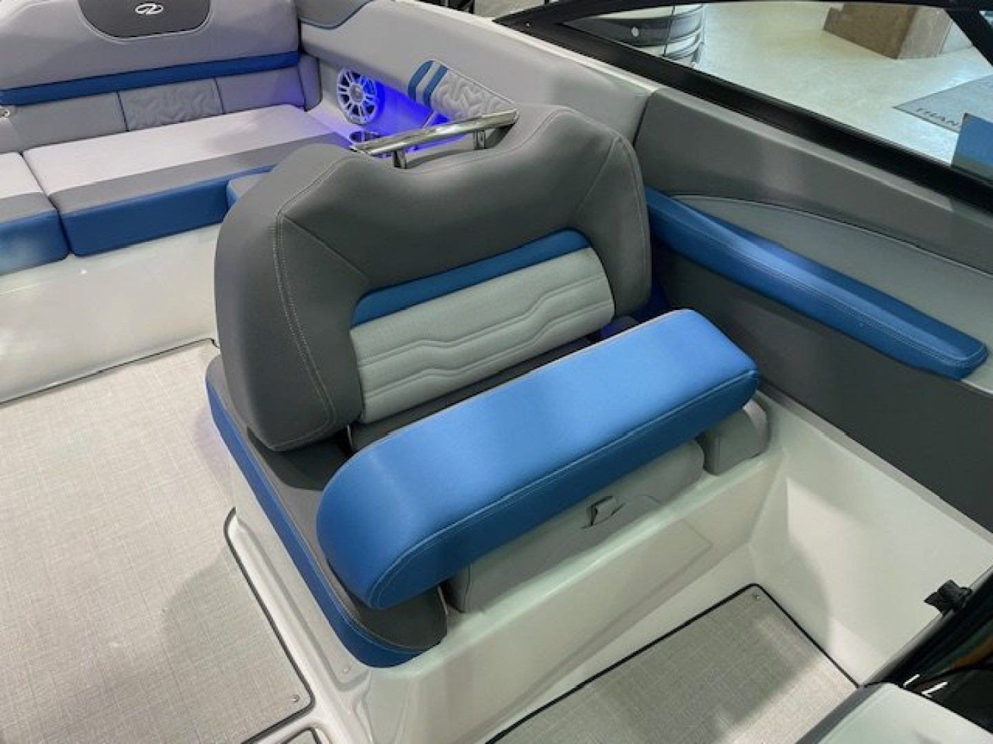 New 2025 Regal Boats LS2 SURF ULITMATE Surf Boat