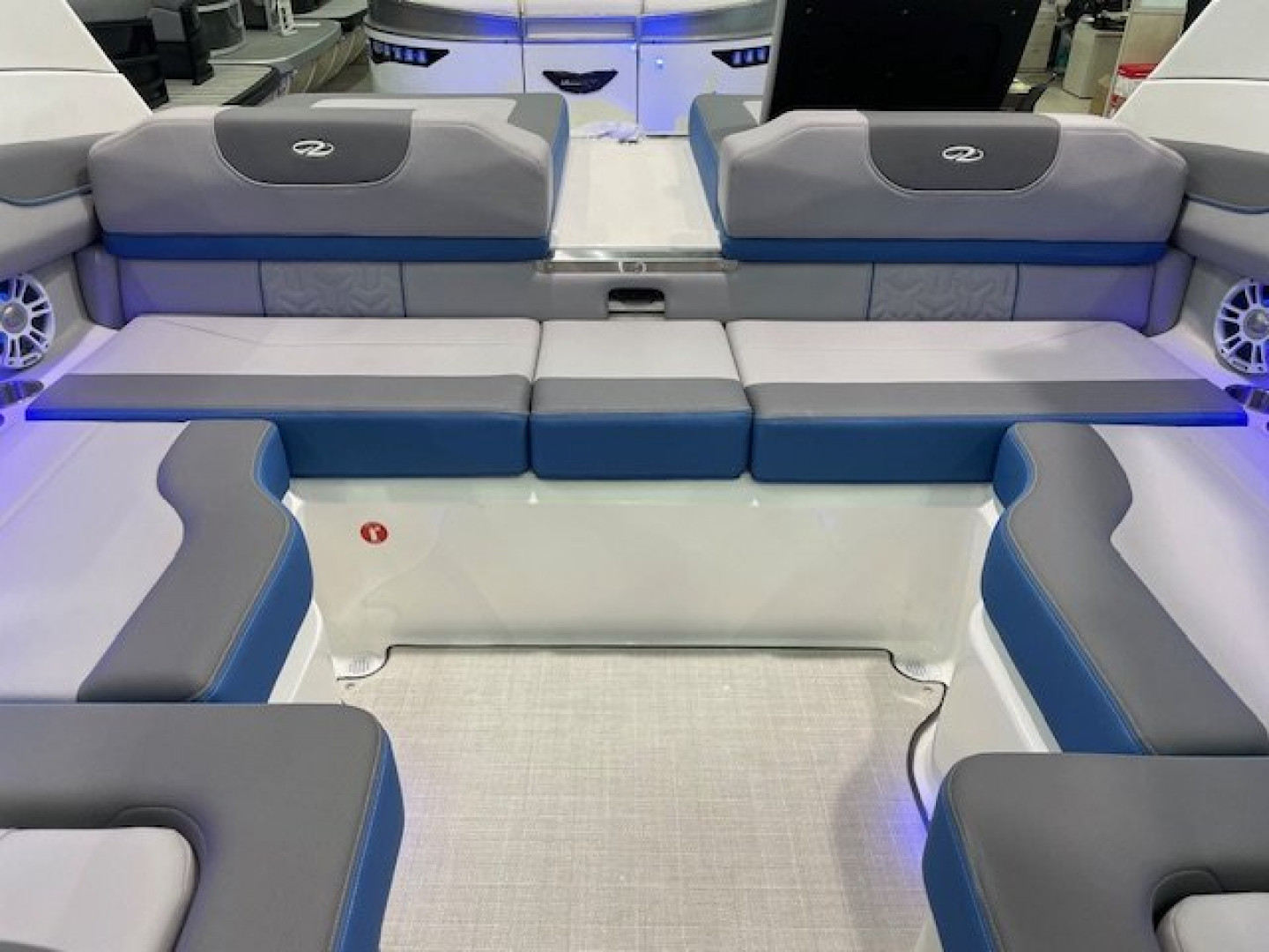 New 2025 Regal Boats LS2 SURF ULITMATE Surf Boat