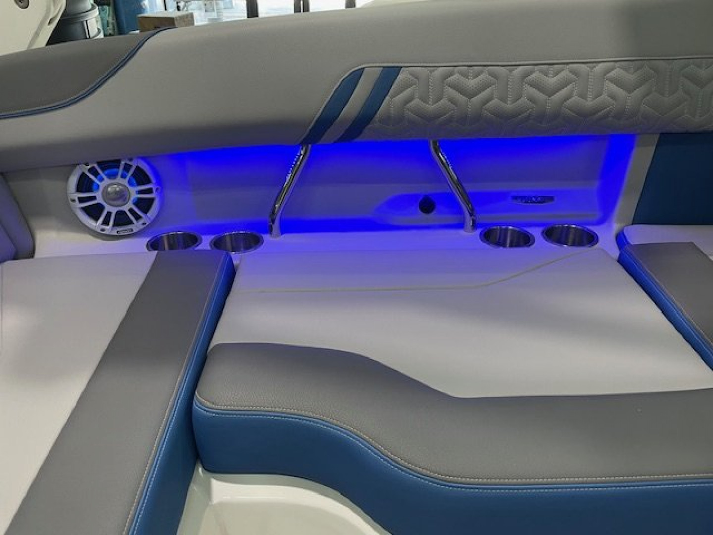 New 2025 Regal Boats LS2 SURF ULITMATE Surf Boat