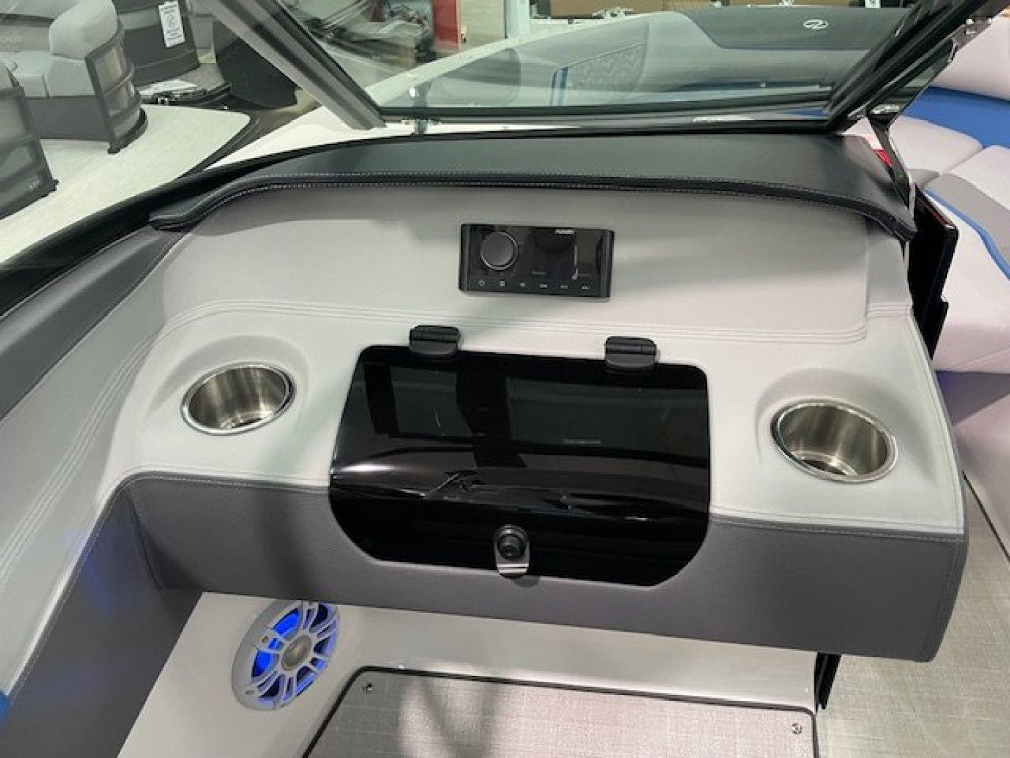 New 2025 Regal Boats LS2 SURF ULITMATE Surf Boat