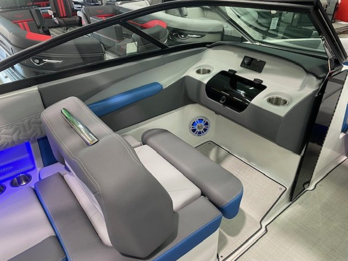 New 2025 Regal Boats LS2 SURF ULITMATE Surf Boat