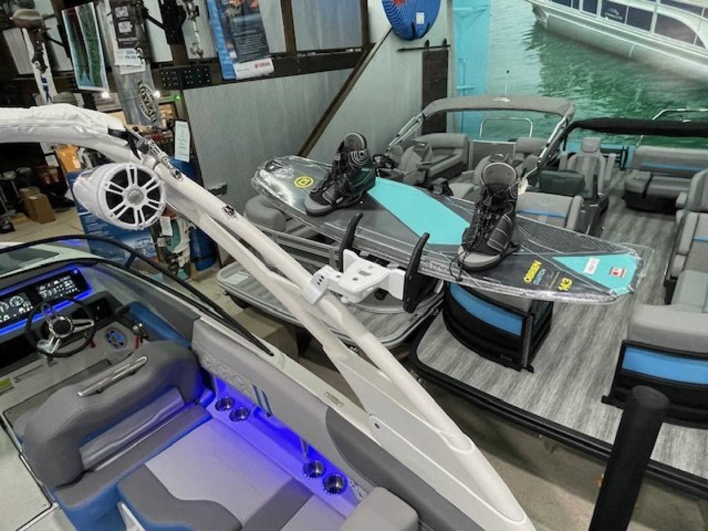 New 2025 Regal Boats LS2 SURF ULITMATE Surf Boat