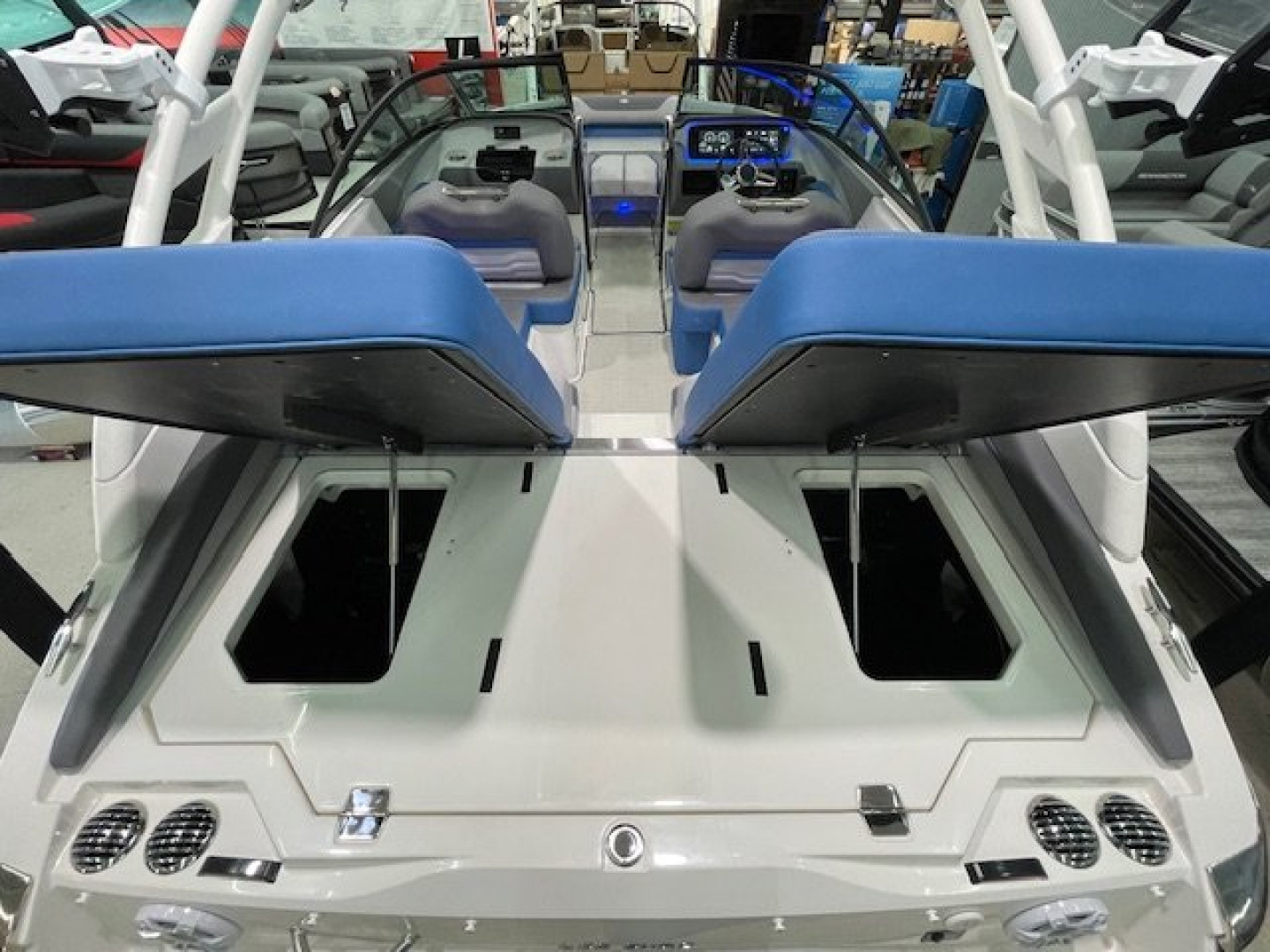 New 2025 Regal Boats LS2 SURF ULITMATE Surf Boat