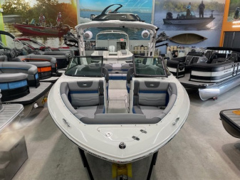 New 2025 Regal Boats LS2 SURF ULITMATE Surf Boat