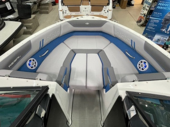 New 2025 Regal Boats LS2 SURF ULITMATE Surf Boat