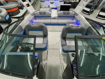 New 2025 Regal Boats LS2 SURF ULITMATE Surf Boat