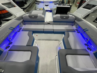 New 2025 Regal Boats LS2 SURF ULITMATE Surf Boat