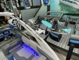 New 2025 Regal Boats LS2 SURF ULITMATE Surf Boat