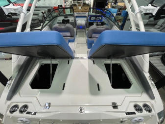 New 2025 Regal Boats LS2 SURF ULITMATE Surf Boat