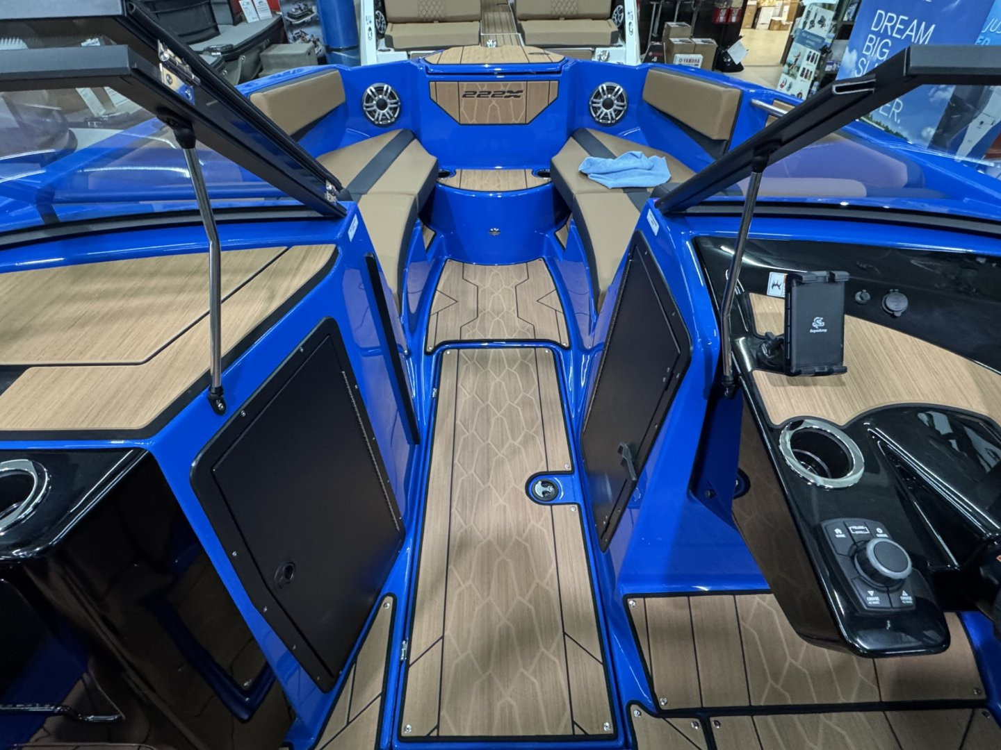 New 2025 Yamaha Boats 222 XE Jet Boat Wake Series