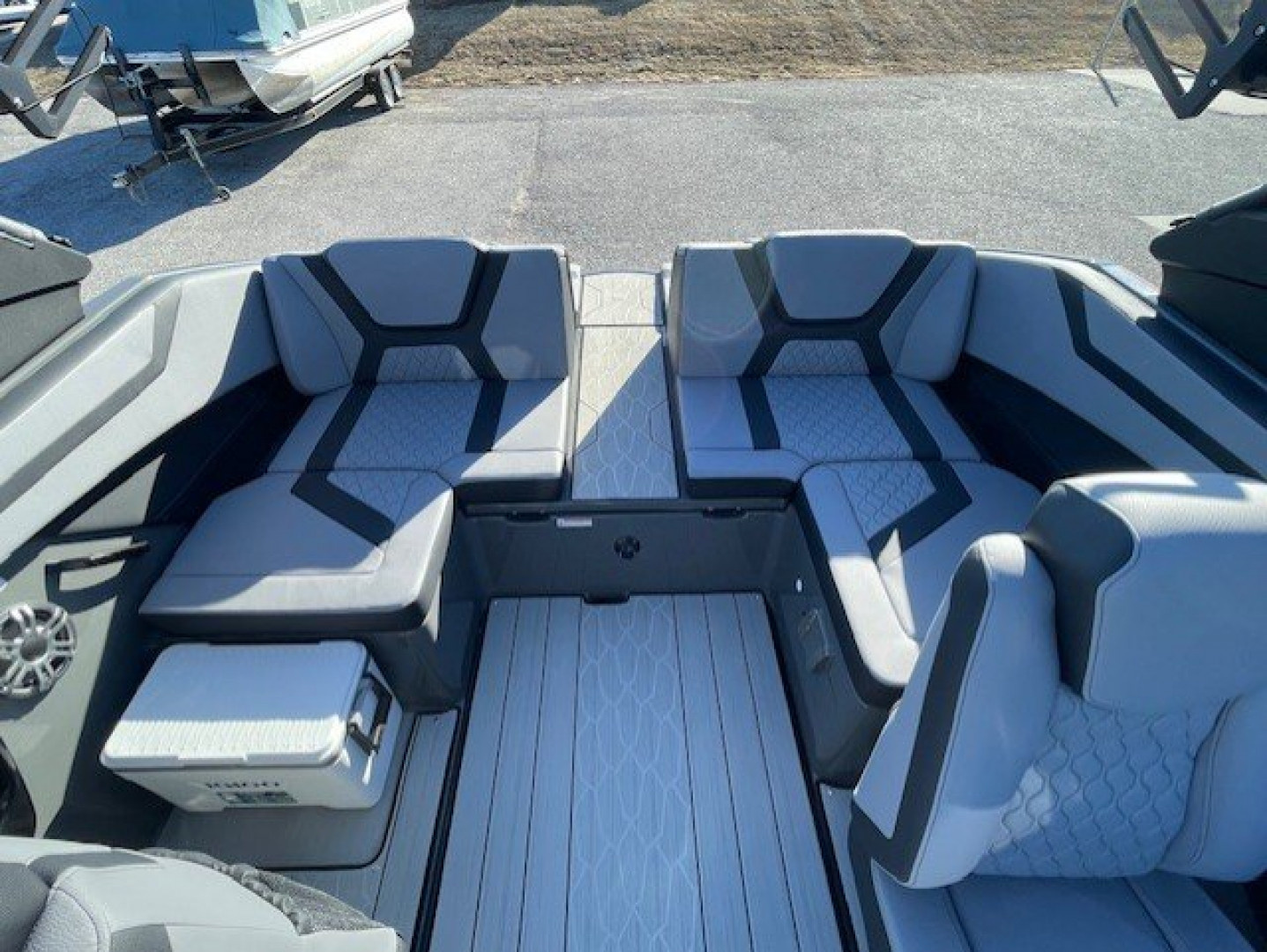 New 2025 Yamaha Boats 222 XE Jet Boat