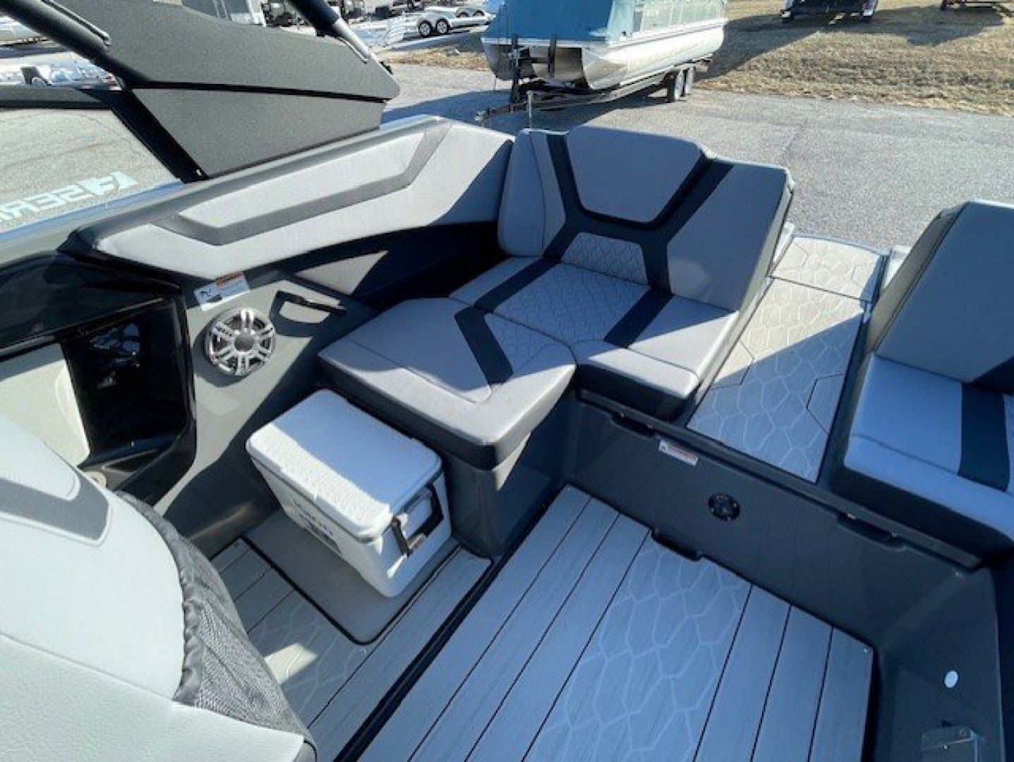 New 2025 Yamaha Boats 222 XE Jet Boat