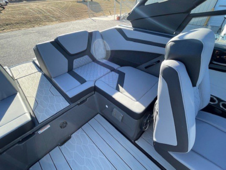 New 2025 Yamaha Boats 222 XE Jet Boat