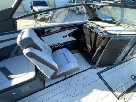 New 2025 Yamaha Boats 222 XE Jet Boat