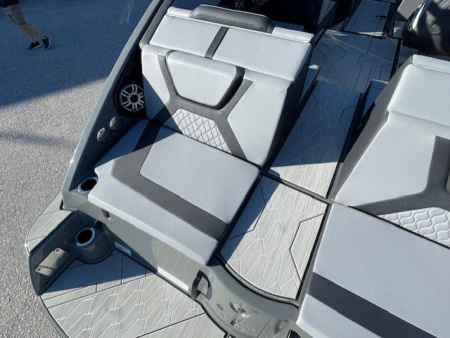 New 2025 Yamaha Boats 222 XE Jet Boat