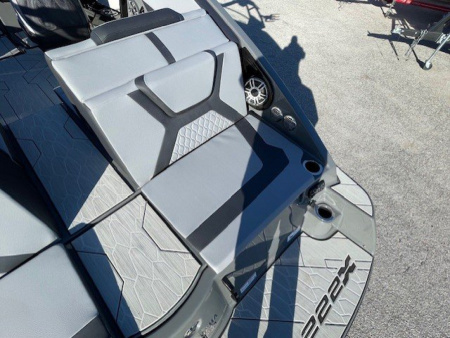 New 2025 Yamaha Boats 222 XE Jet Boat