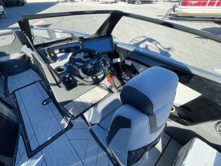 New 2025 Yamaha Boats 222 XE Jet Boat