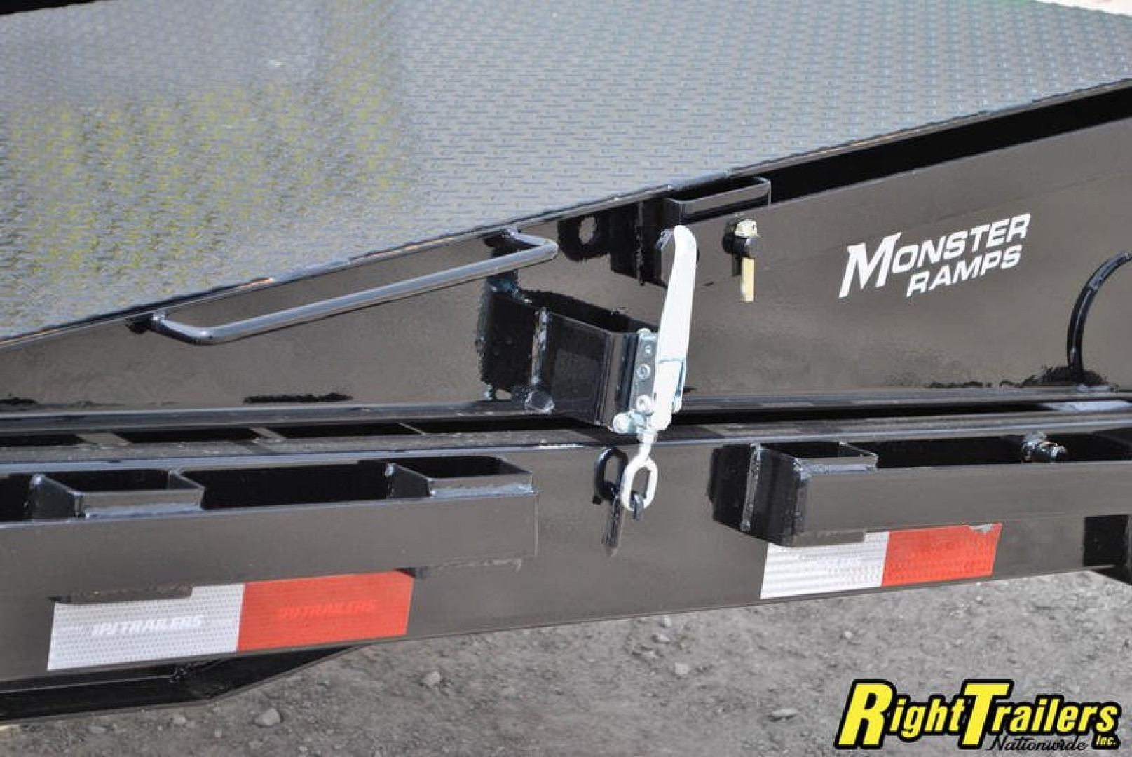New 2023 8.5x35 PJ Gooseneck Equipment Trailer LS352