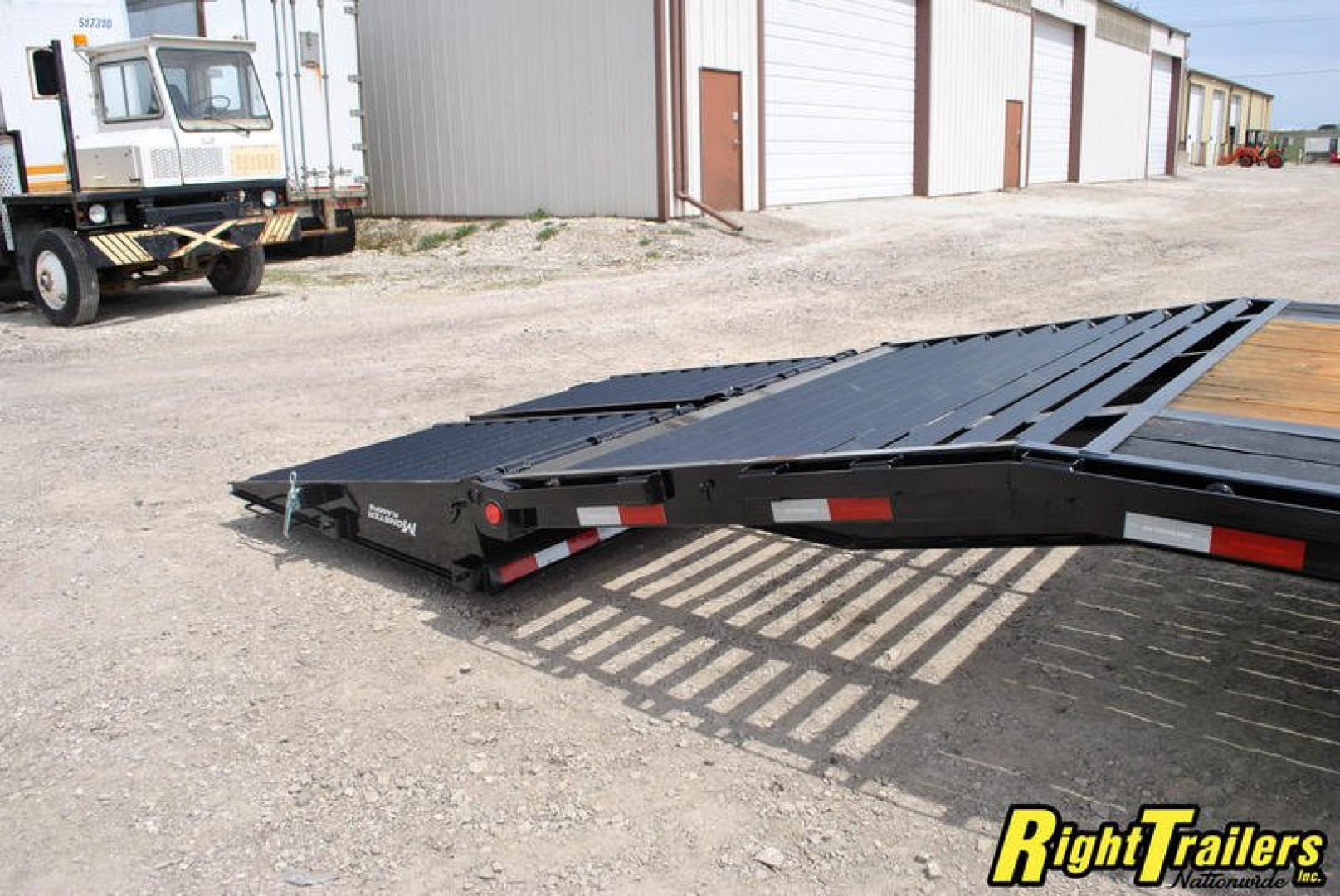 New 2023 8.5x35 PJ Gooseneck Equipment Trailer LS352