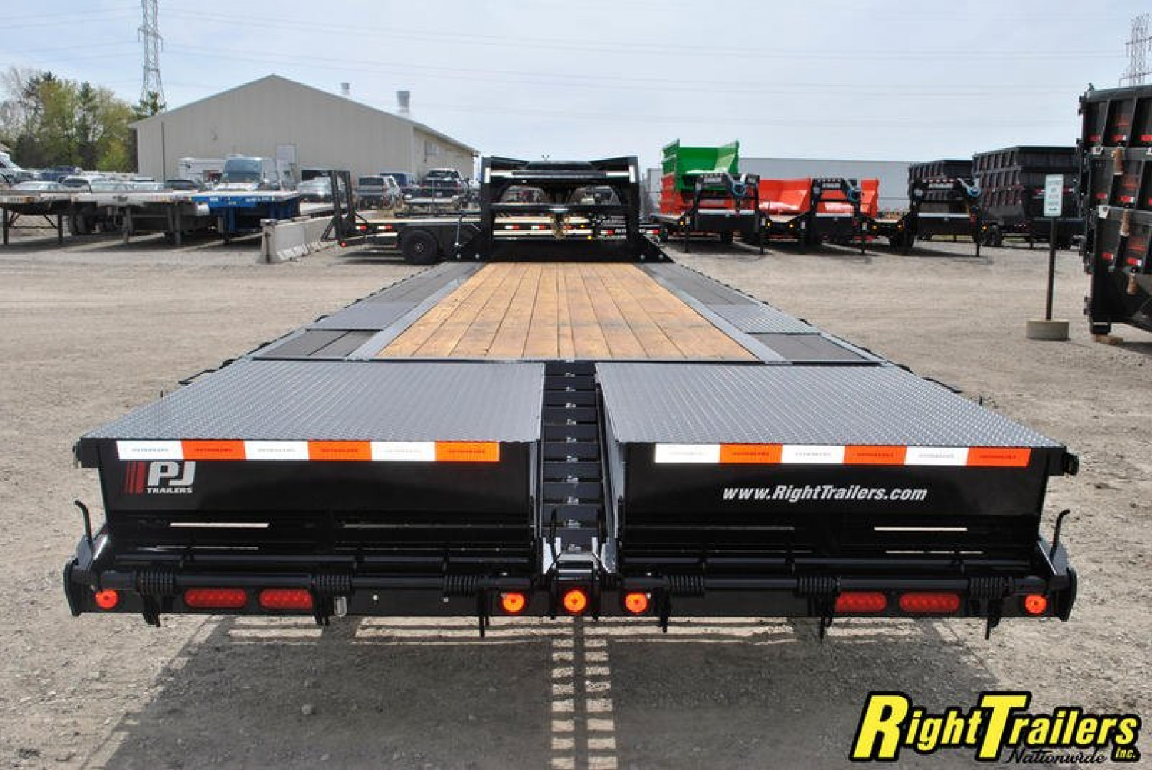 New 2023 8.5x35 PJ Gooseneck Equipment Trailer LS352
