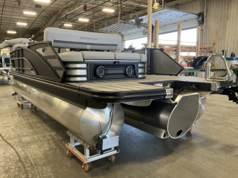 New 2025 Bennington M Series 22' Swingback Tri-Toon