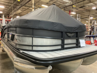 New 2025 Bennington M Series 22' Swingback Tri-Toon