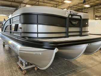 New 2025 Bennington M Series 22' Swingback Tri-Toon