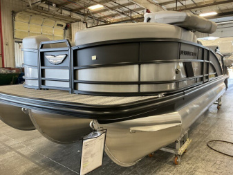 New 2025 Bennington M Series 22' Swingback Tri-Toon