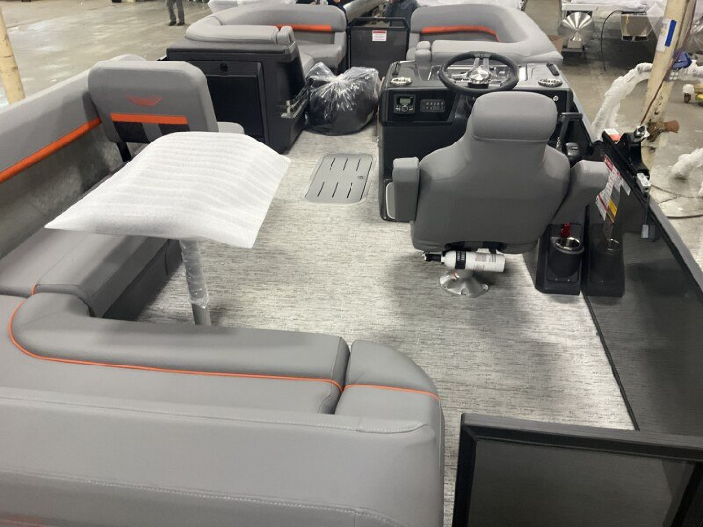 New 2025 Bennington 22' M Series Cruise L Bench Tri-Toon