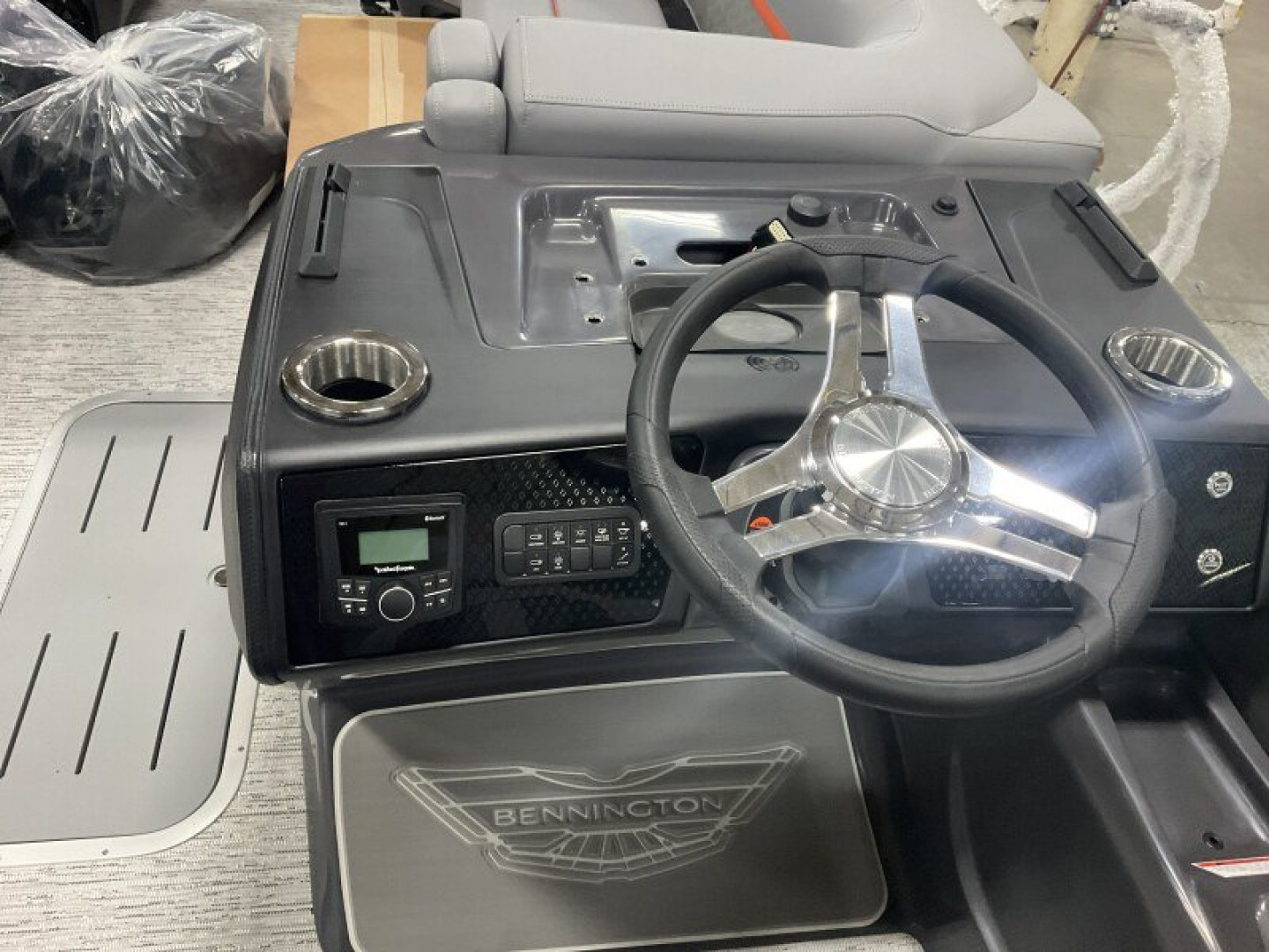 New 2025 Bennington 22' M Series Cruise L Bench Tri-Toon