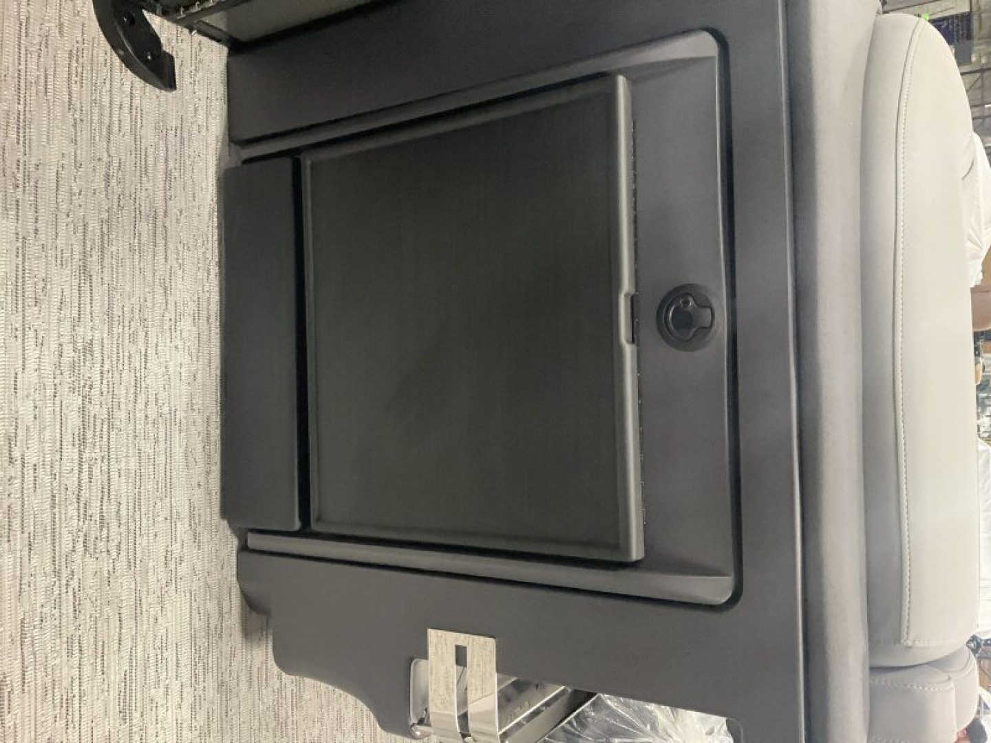 New 2025 Bennington 22' M Series Cruise L Bench Tri-Toon