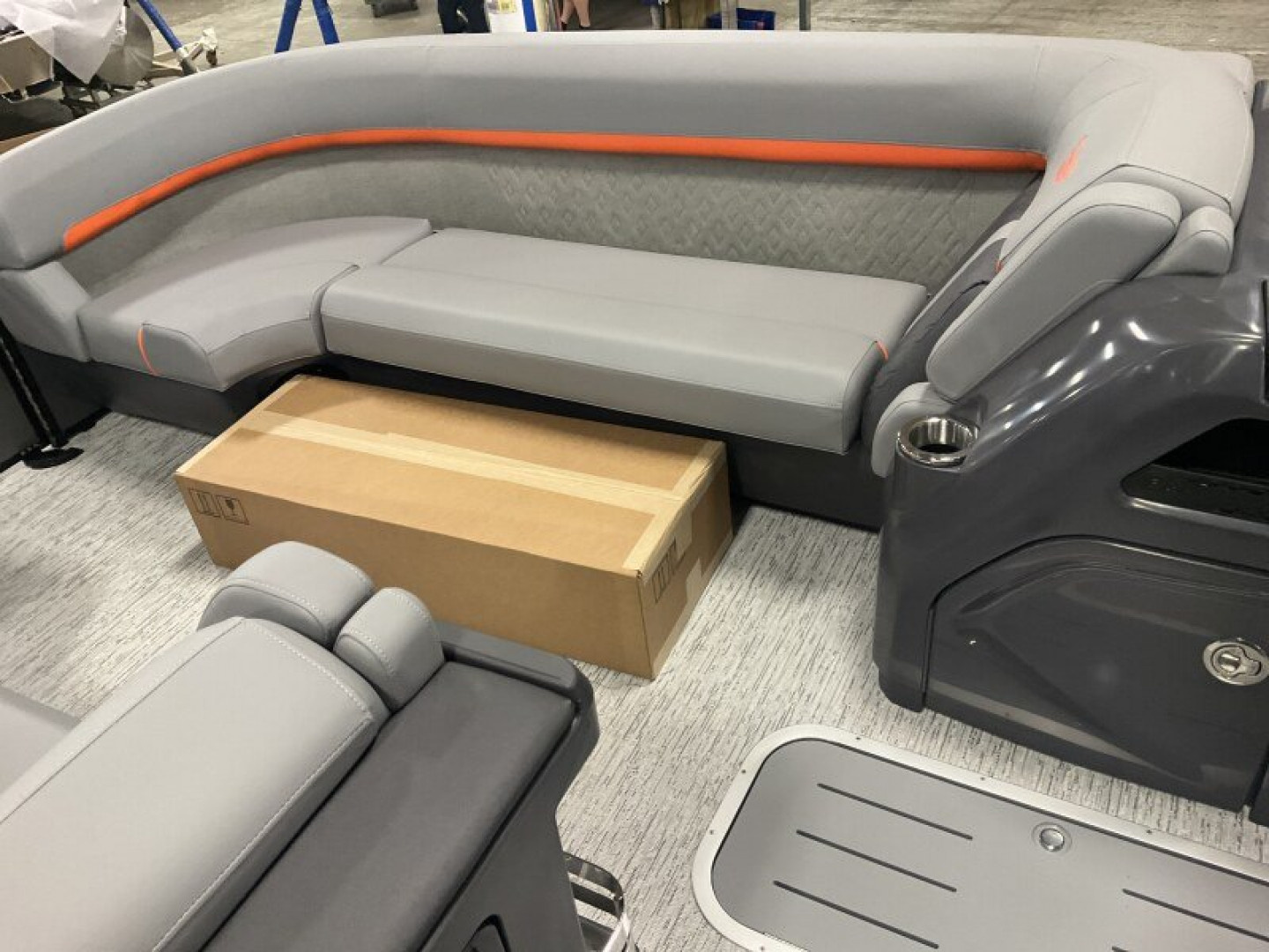 New 2025 Bennington 22' M Series Cruise L Bench Tri-Toon