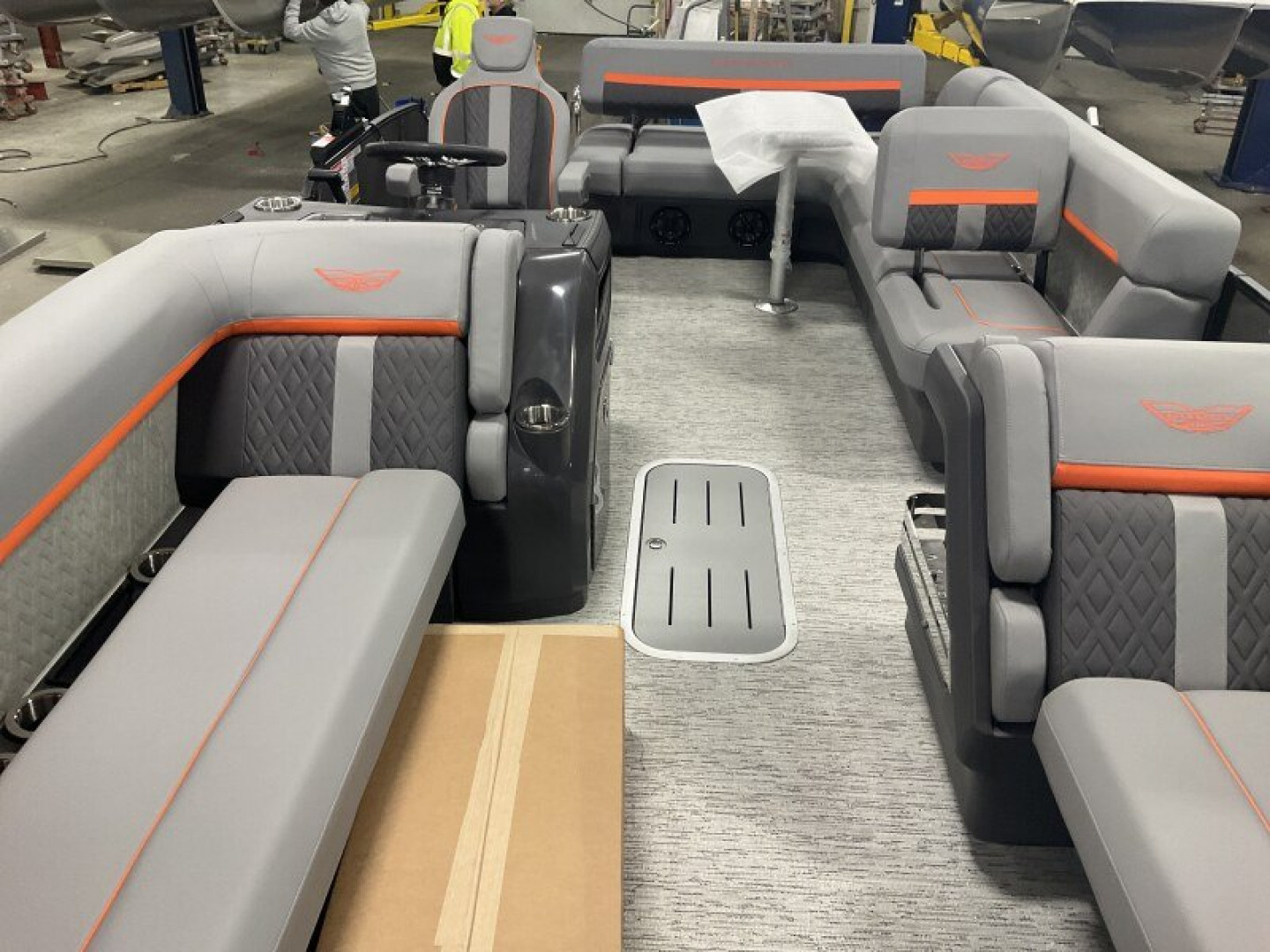 New 2025 Bennington 22' M Series Cruise L Bench Tri-Toon