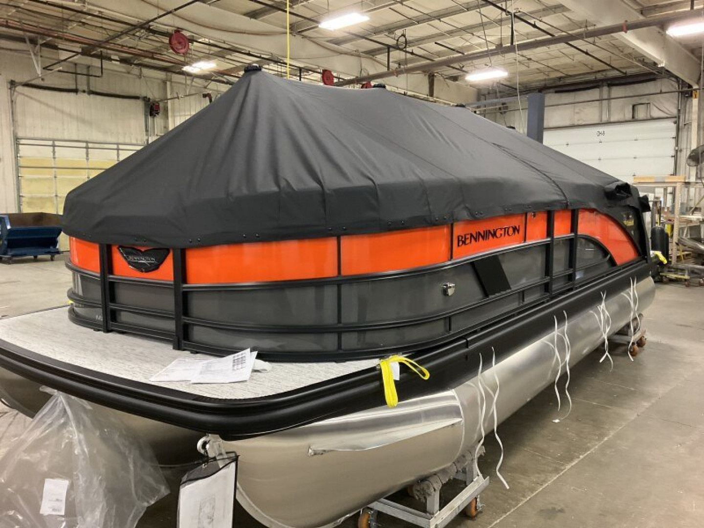 New 2025 Bennington 22' M Series Cruise L Bench Tri-Toon