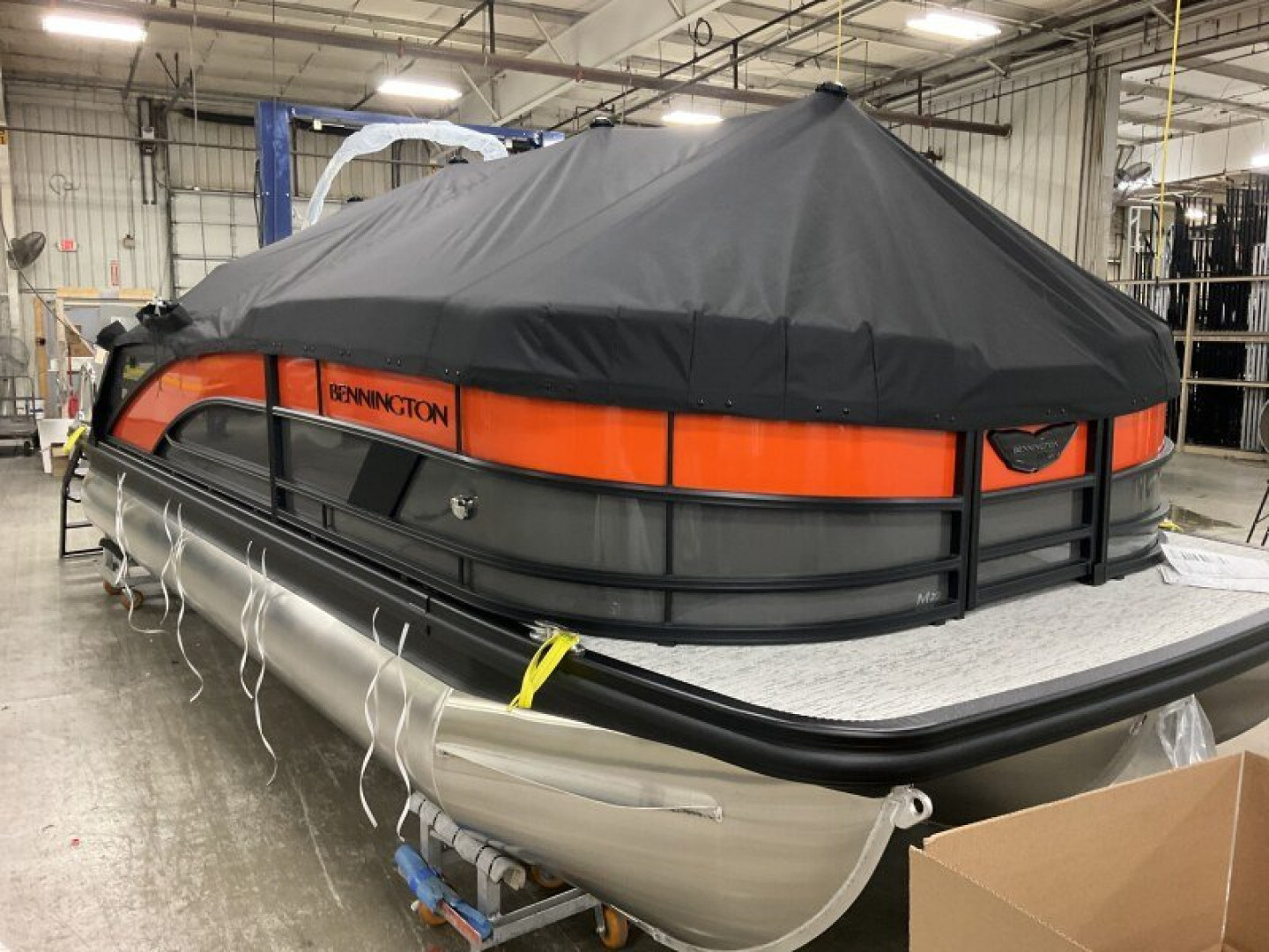 New 2025 Bennington 22' M Series Cruise L Bench Tri-Toon