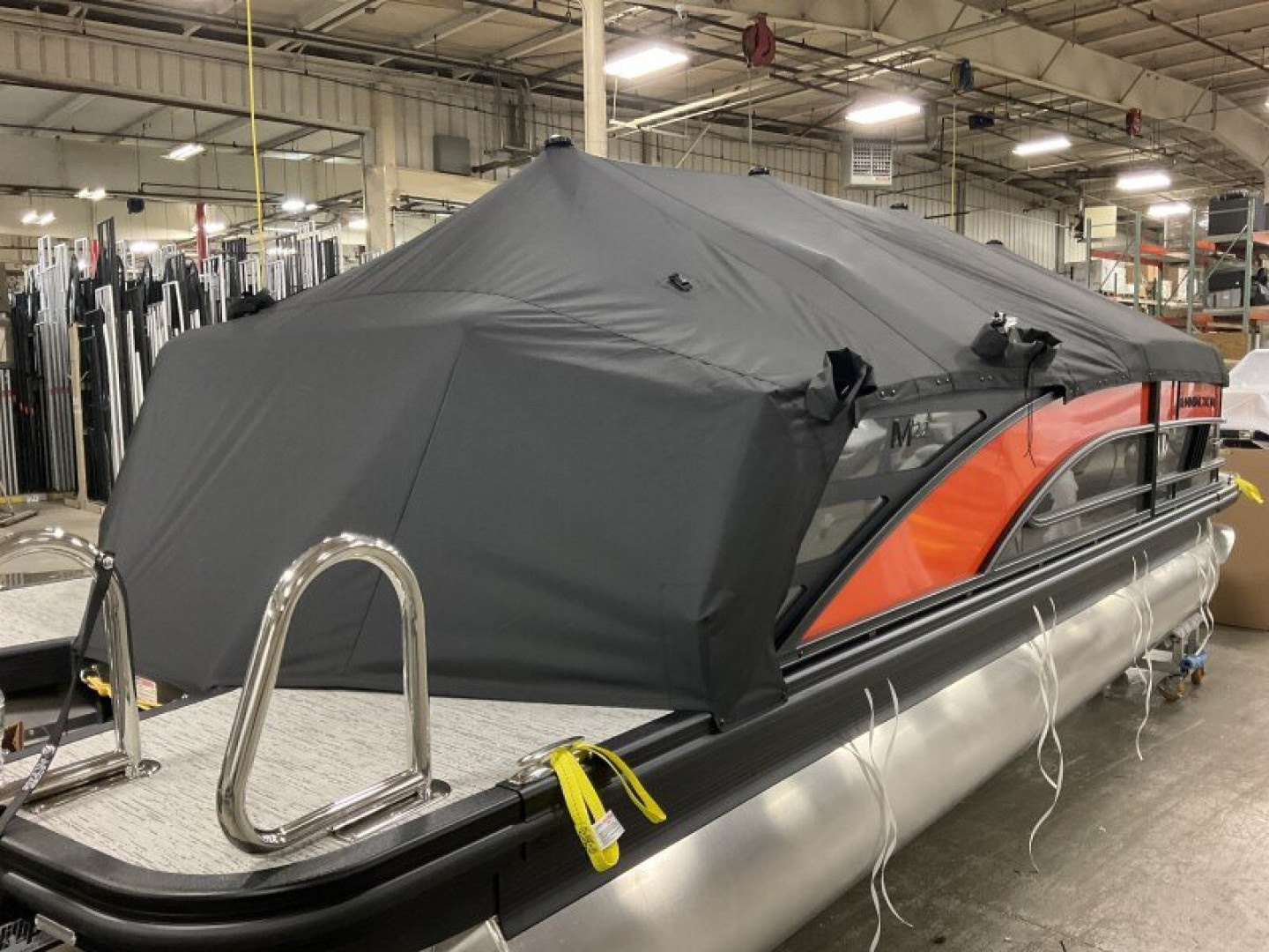 New 2025 Bennington 22' M Series Cruise L Bench Tri-Toon