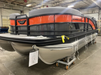 New 2025 Bennington 22' M Series Cruise L Bench Tri-Toon