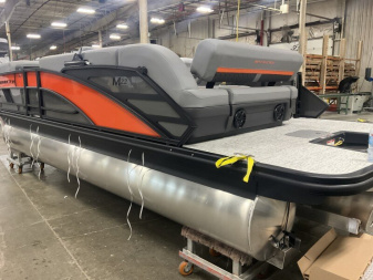 New 2025 Bennington 22' M Series Cruise L Bench Tri-Toon