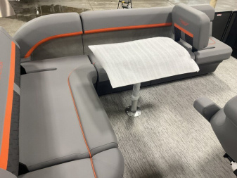 New 2025 Bennington 22' M Series Cruise L Bench Tri-Toon