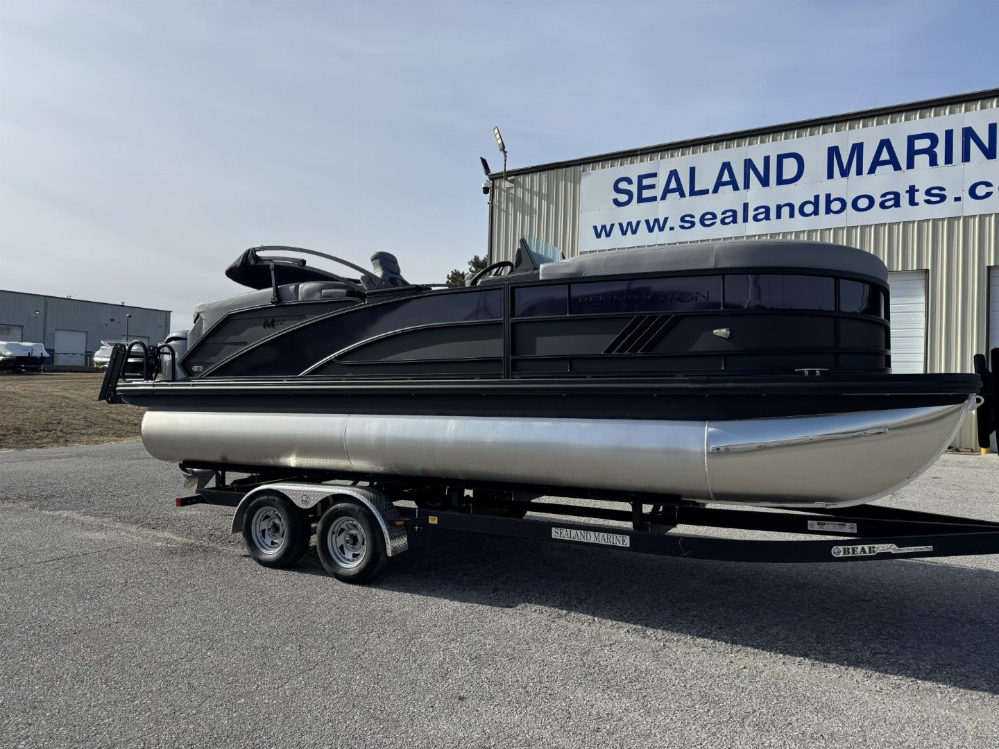 New 2025 Bennington M Series 22 Fastback Pontoon Boat