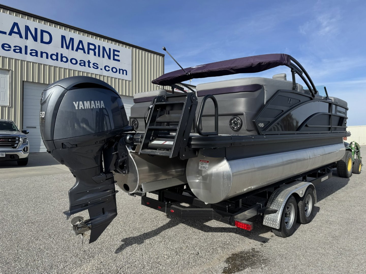 New 2025 Bennington M Series 22 Fastback Pontoon Boat
