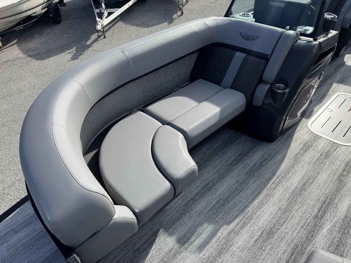 New 2025 Bennington M Series 22 Fastback Pontoon Boat