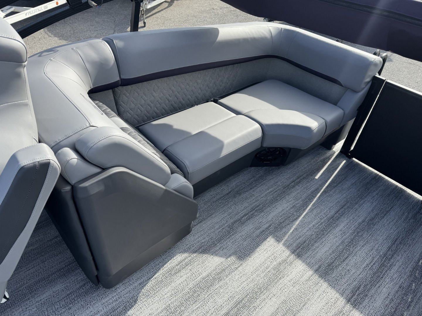 New 2025 Bennington M Series 22 Fastback Pontoon Boat