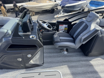 New 2025 Bennington M Series 22 Fastback Pontoon Boat