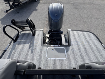 New 2025 Bennington M Series 22 Fastback Pontoon Boat