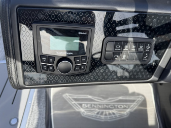 New 2025 Bennington M Series 22 Fastback Pontoon Boat