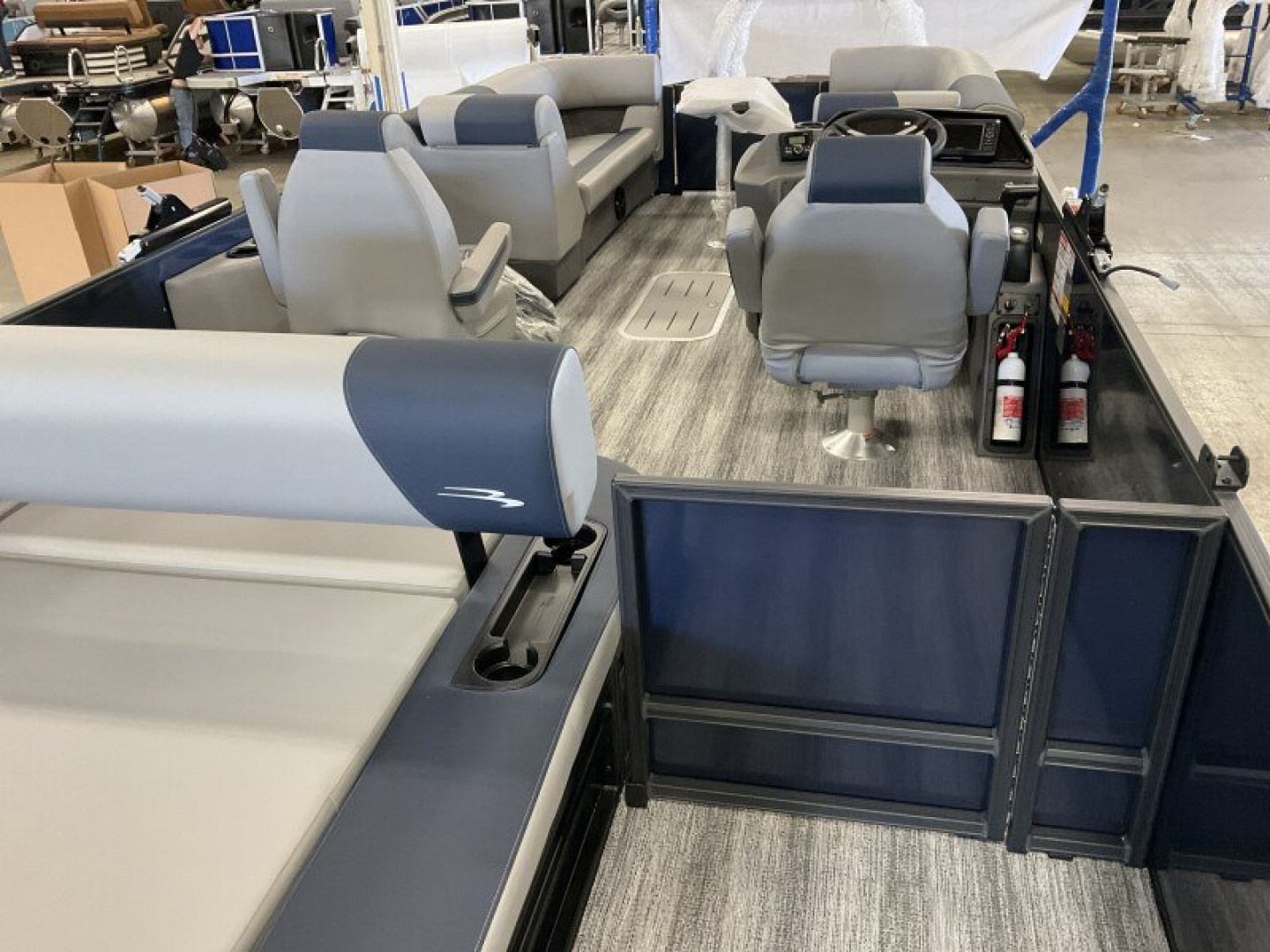 New 2025 BENNINGTON 23 S SWINGBACK TRITOON Pontoon Boat