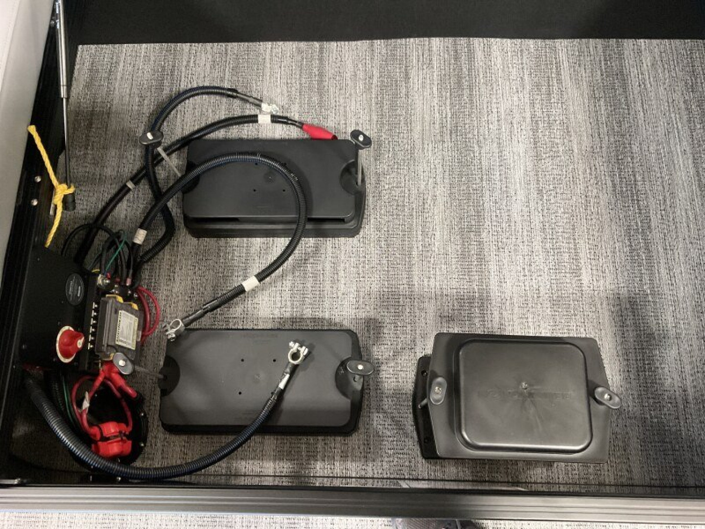 New 2025 BENNINGTON 23 S SWINGBACK TRITOON Pontoon Boat